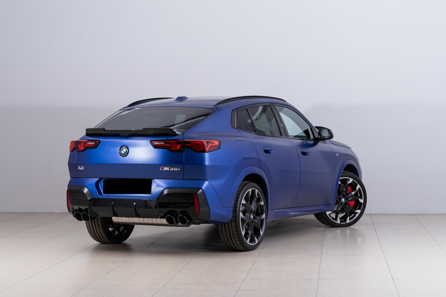 BMW X2 M35i xDrive Msport | nový model | české předváděcí auto | skladem | sportovní SUV coupé | benzín 300 koní | modrá matná | maximální výbava | skvělá cena | ihned k předání | nákup online | zprostředkovatel prodeje | online autosalon | AUTOiBUY.com